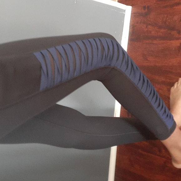 Athleta black blue ankle crop Leggings size xs - Picture 3 of 14